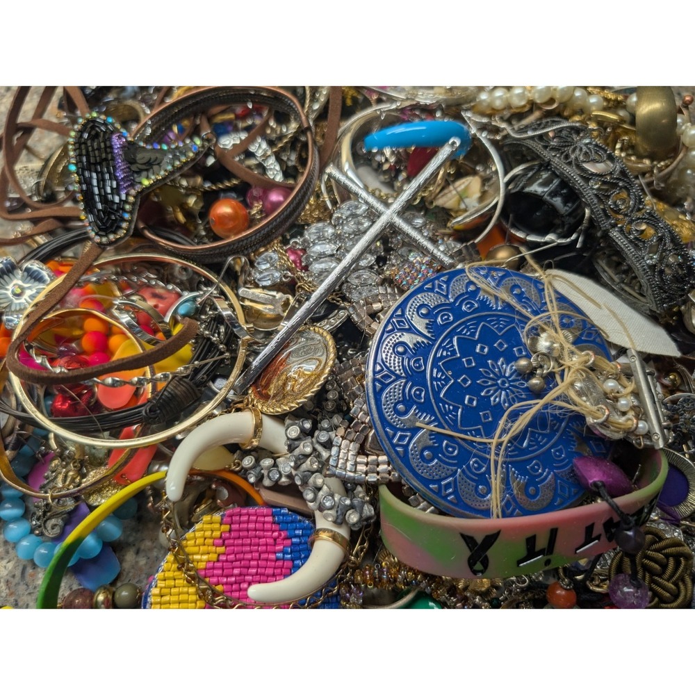 4 Lbs Mixed Craft Jewelry Lot Rhinestone Beaded Repurpose Harvest Lot 2 - Picture 2 of 7